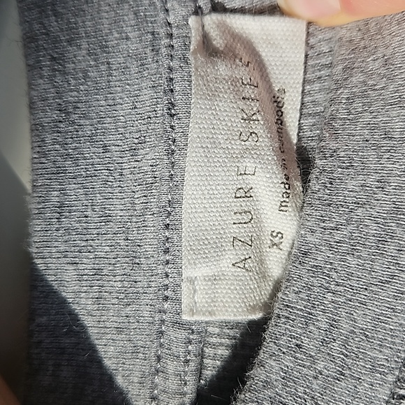 Aritzia Grey Long Sleeve Crew Neck Crop Top - Picture 2 of 8